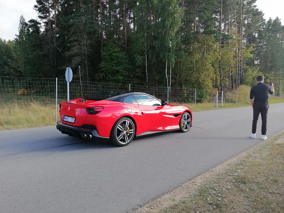 Vairuok FERRARI PORTOFINO mieste