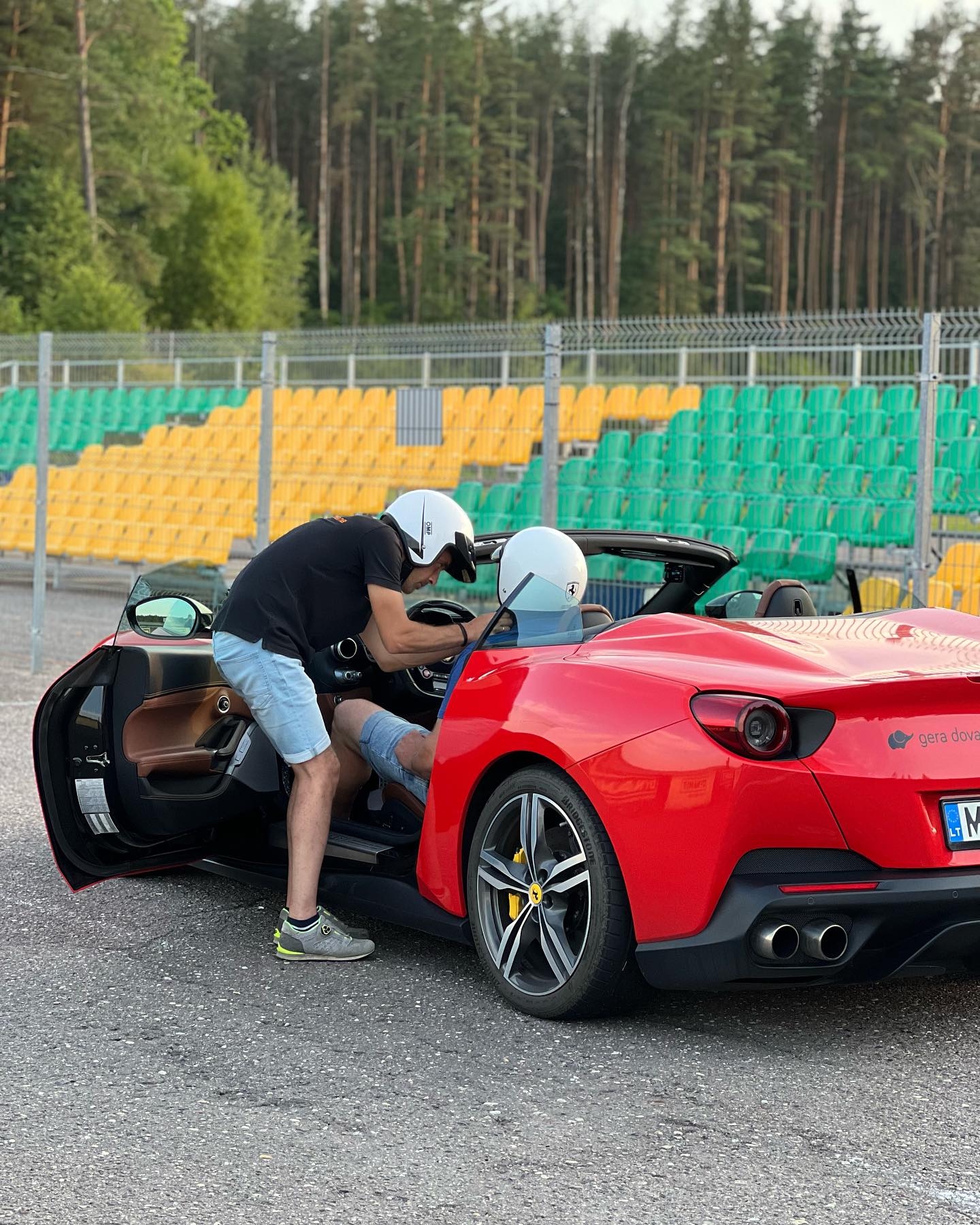 Vairuok pats FERRARI „Nemuno žiedo“ trasoje