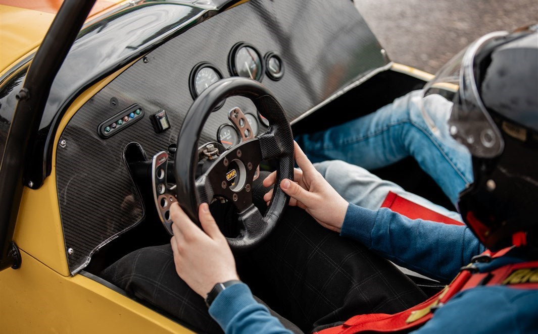 Vairuok LOTUS SUPER 7 trasoje