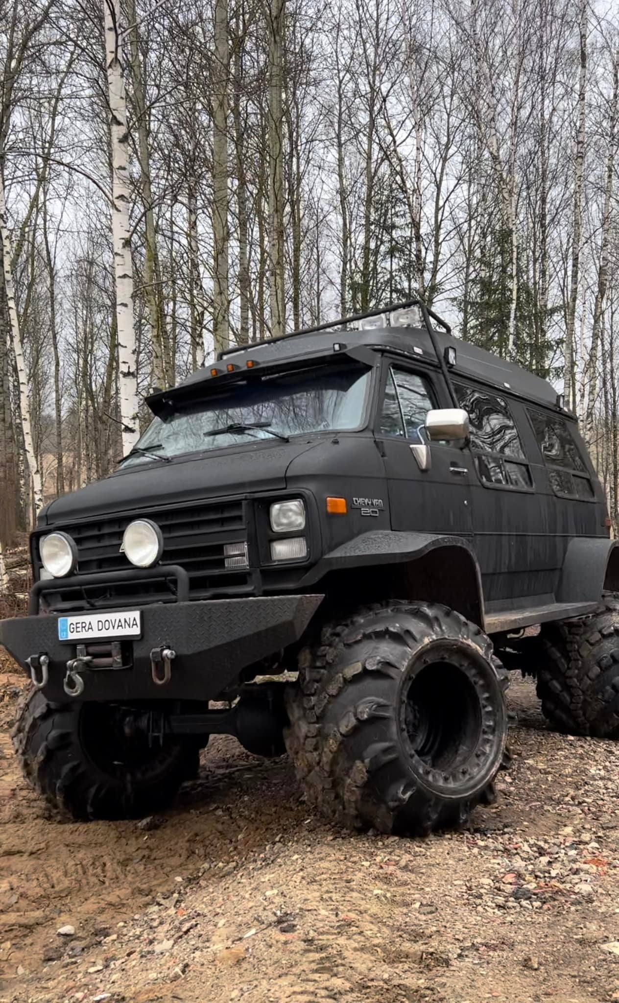 Skriek bekele su gigantu „Monster Van“ pats