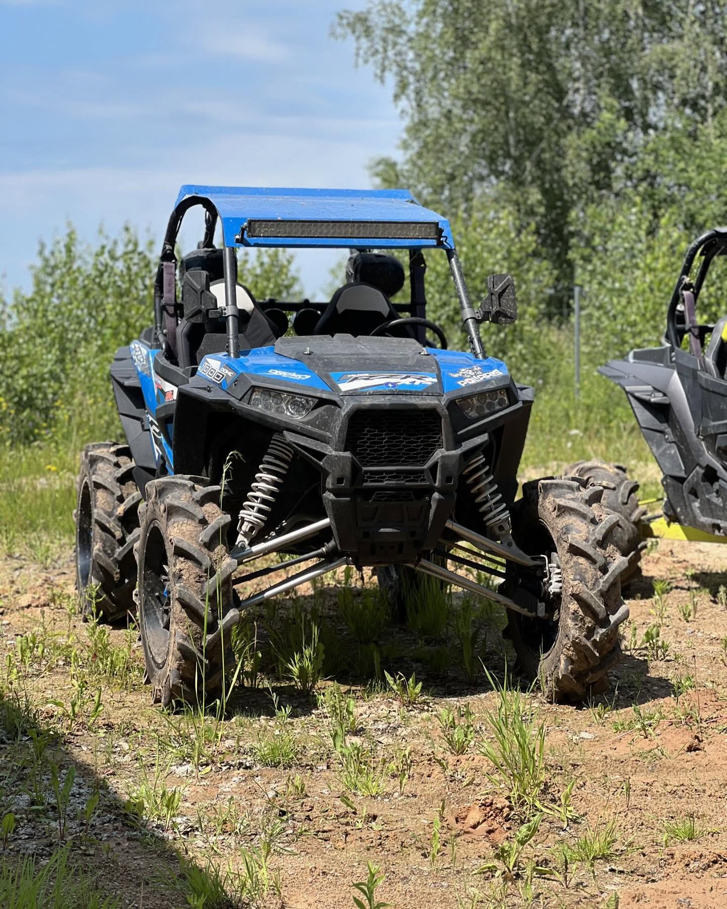 Pasivažinėjimas bagiu bekelės trasoje