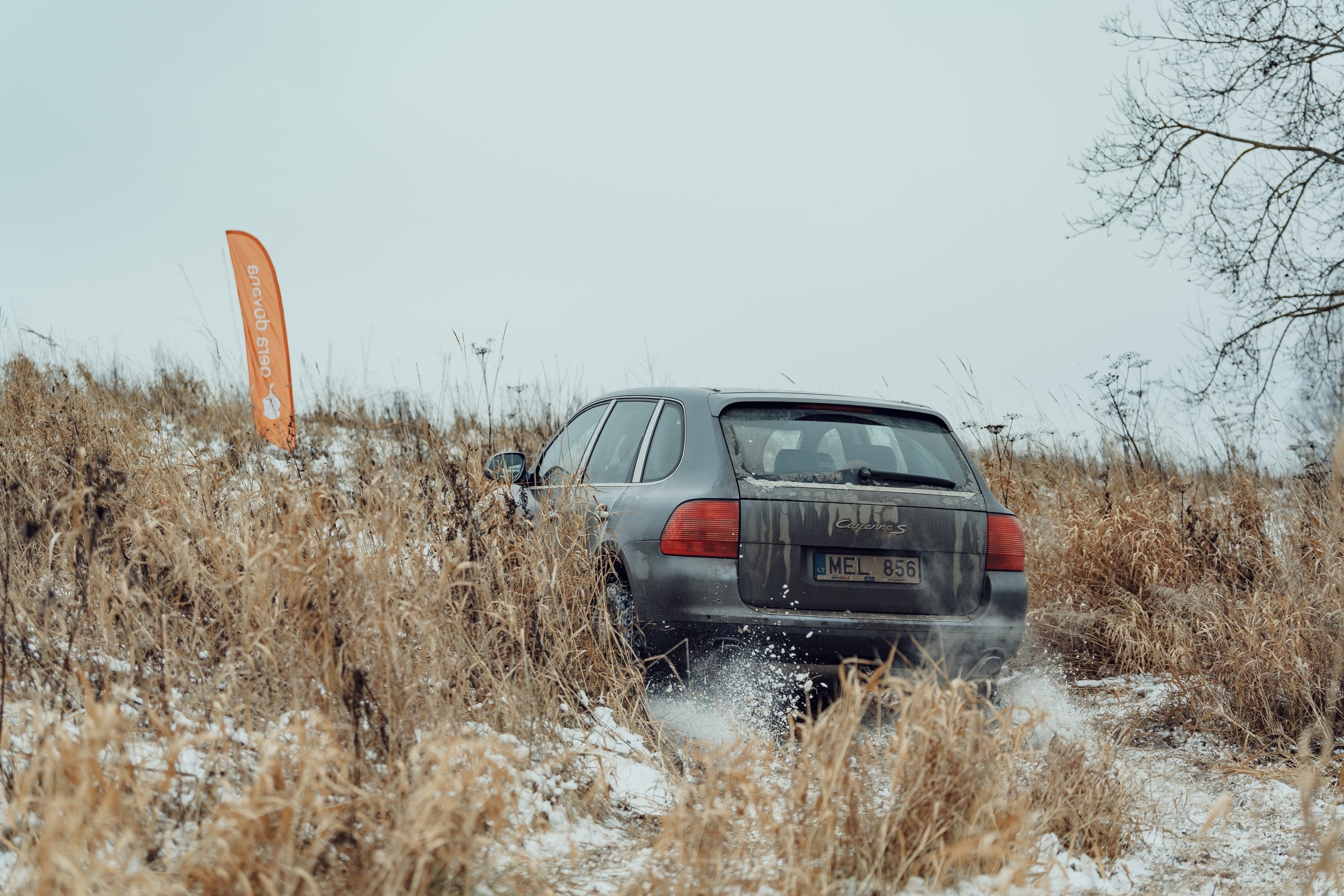 Pasivažinėjimas su „Porsche Cayenne S“ specialioje bekelės trasoje